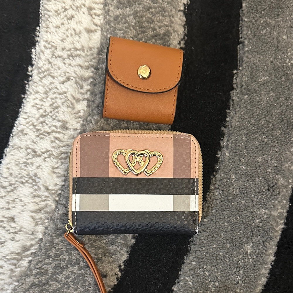 Stylish Multicolor Wallet and Airpod Hold Set